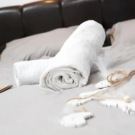 Very Close To Old דירה *