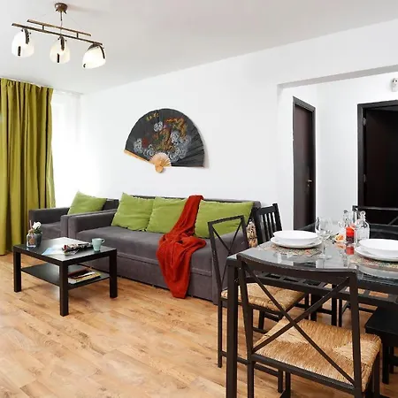 Very Close To Old בוקרשט