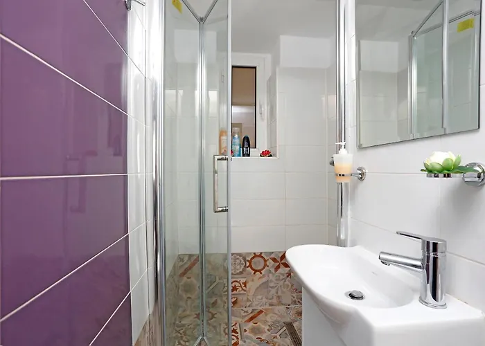 Very Close To Old Apartament *